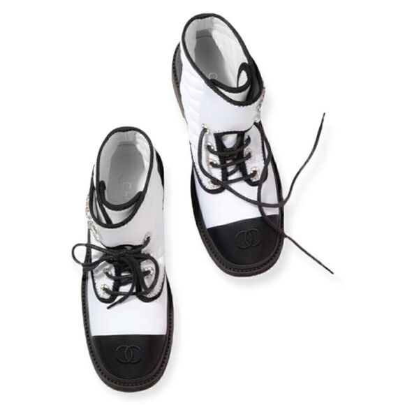❤️SOLD❤️CHANEL Black & White 2022 C Combat Boots |IT39| - Picture 13 of 16